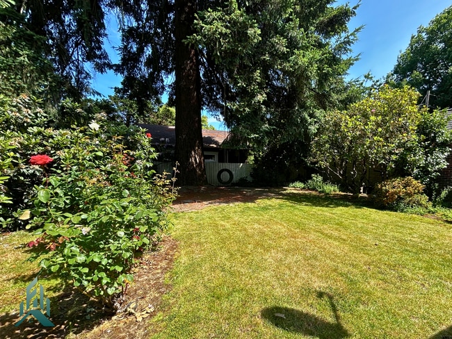 Building Photo - Charming 4 Bedroom Home with Hardwood Floors, Gas Fireplace & Large Fenced Yard