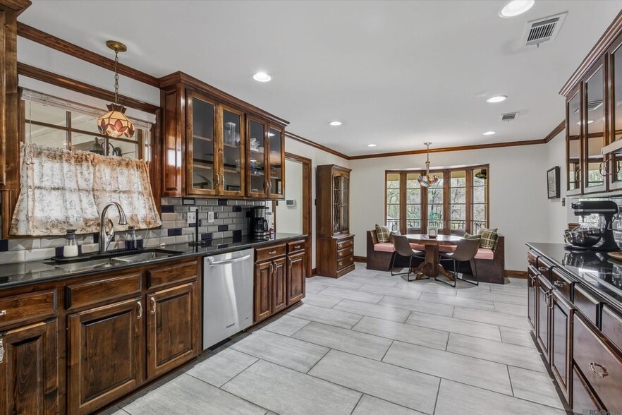 Building Photo - 6414 Highland Rd