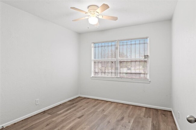 Building Photo - 10602 Rosehaven Dr