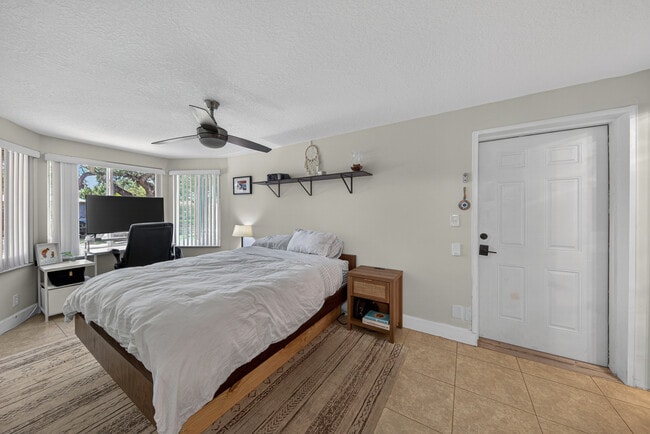Building Photo - 211 S 57th Way