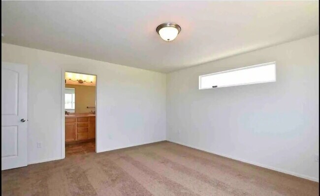 Building Photo - 262 Castle Dr