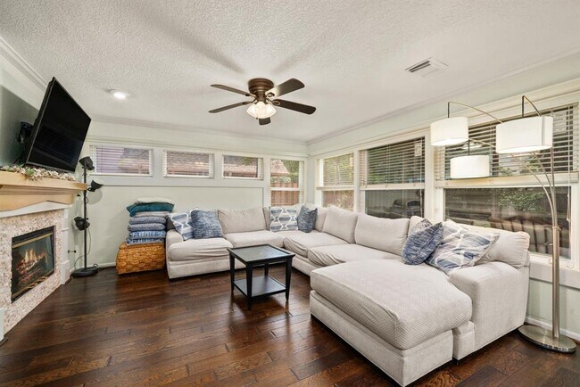 Building Photo - 202 W Greywing Cir
