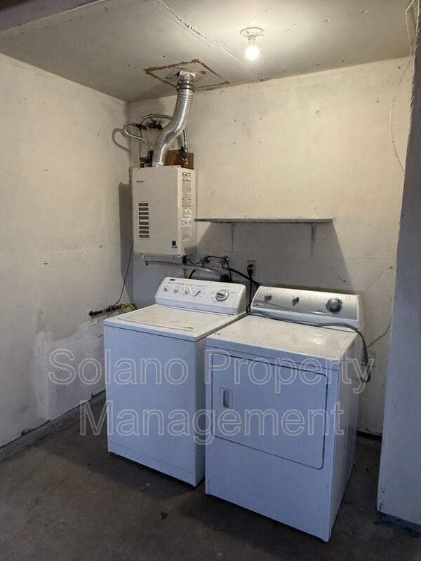 Building Photo - 2735 Applewood Dr