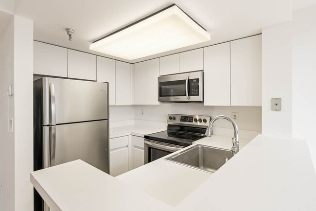 Building Photo - Penn Quarter Condo