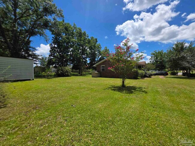 Building Photo - 402 Park Ln E