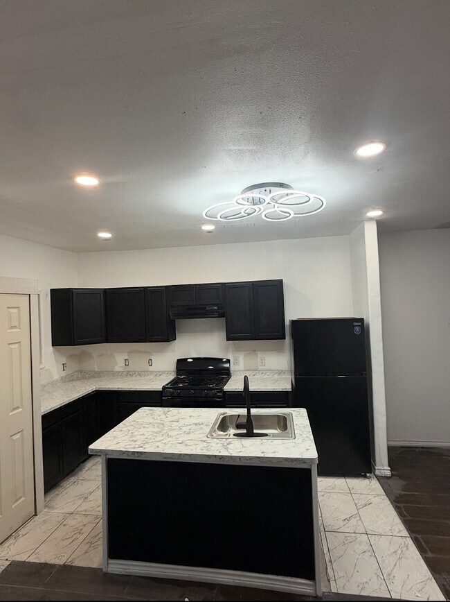 Building Photo - 5519 Osprey Dr