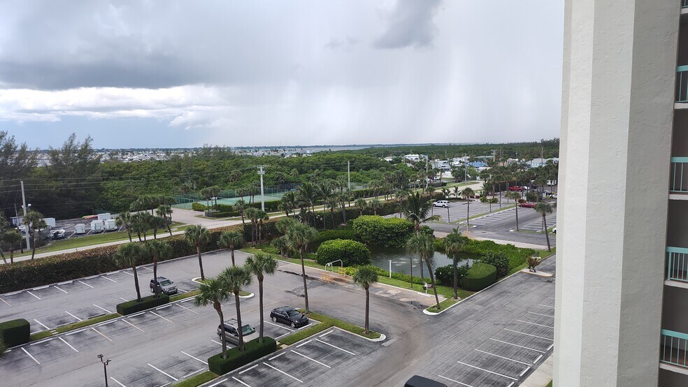 Building Photo - 9940 S Ocean Dr