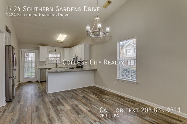 Building Photo - 1424 Southern Gardens Dr