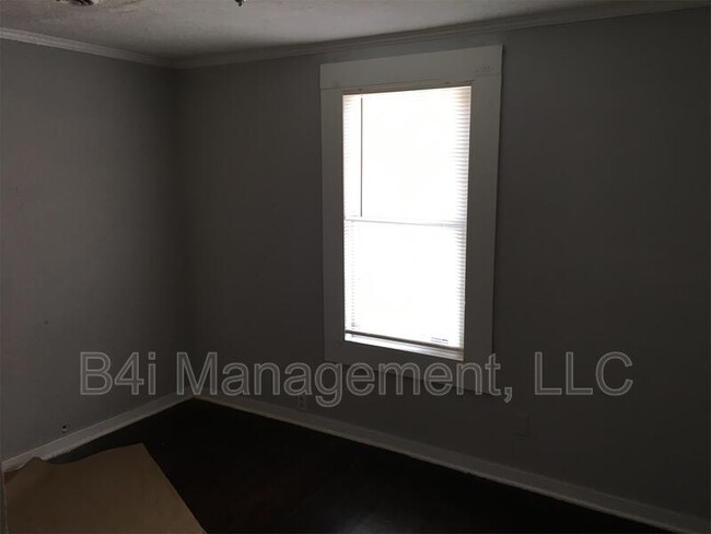 Building Photo - 421 S 15th St