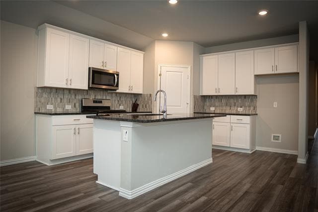 Building Photo - 3016 Renaissance Dr