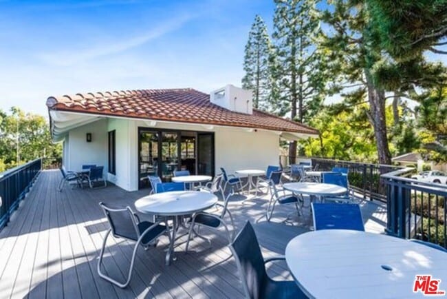 Building Photo - 10221 Briarwood Dr