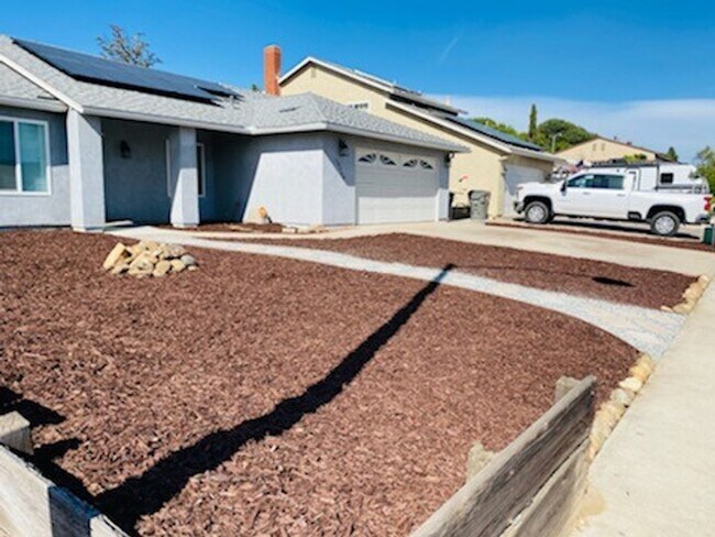 Building Photo - Beautiful 3 bedroom 2 bath Santee Home!