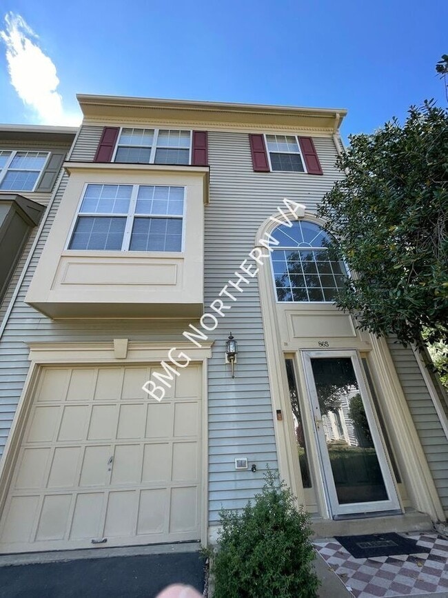 Building Photo - 865 Tall Oaks Square