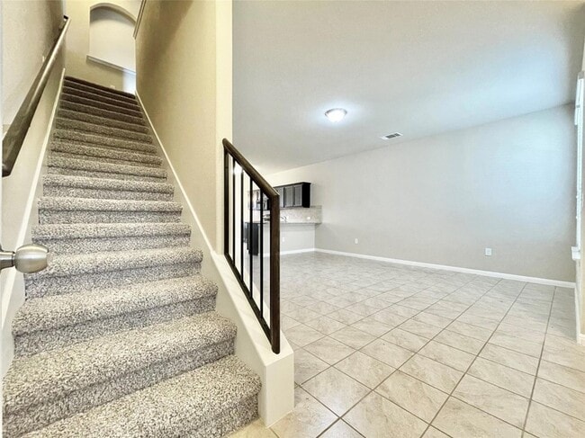 Building Photo - 415 Crater Lake Dr