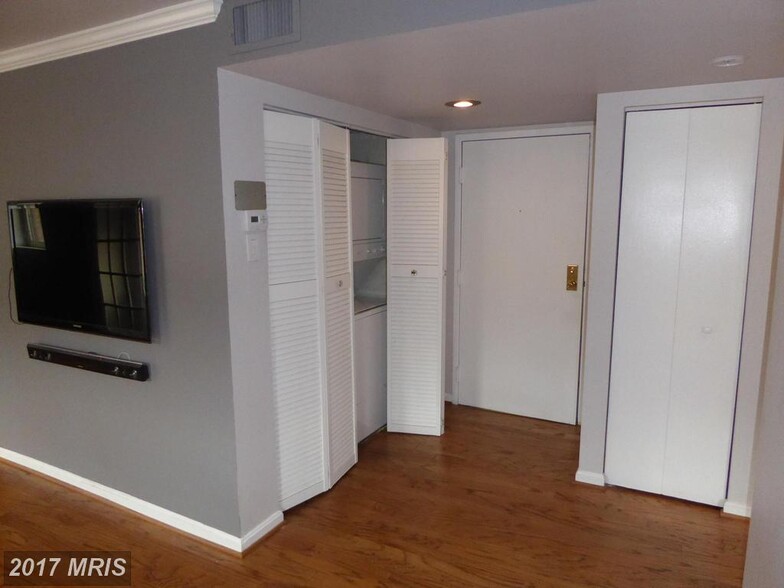 Entry Doorway - 1436 Meridian Pl NW
