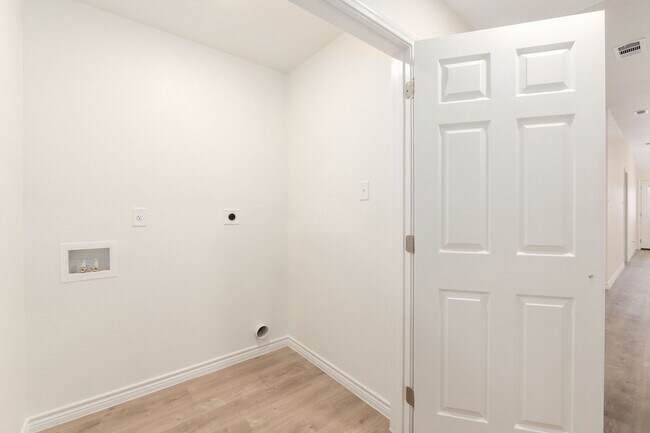 Building Photo - 1604 Pima Trail