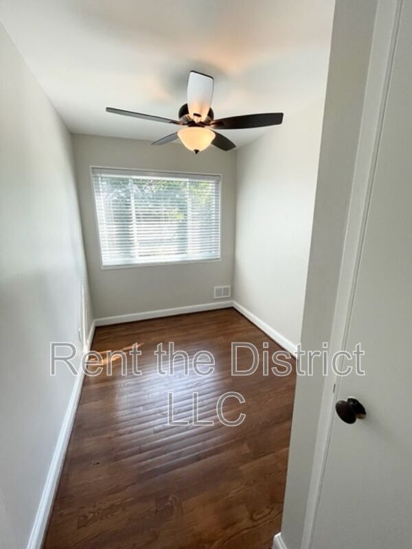 Building Photo - 4710 8th St NE