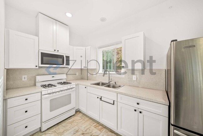 Building Photo - 17426 Elkwood St