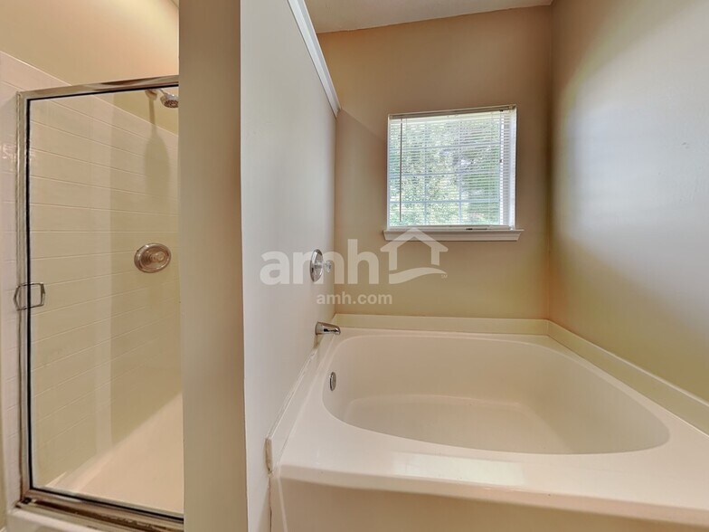 Building Photo - 4284 Wood Cove Dr