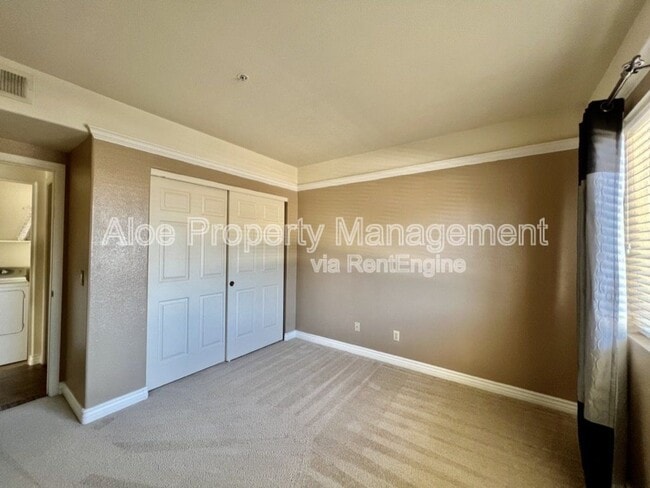 Building Photo - 1825 W Ray Rd