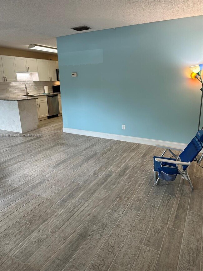 Building Photo - 2050 Oleander Blvd
