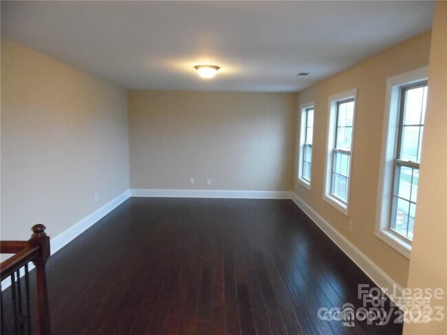 Building Photo - 117 Elmrich Ct