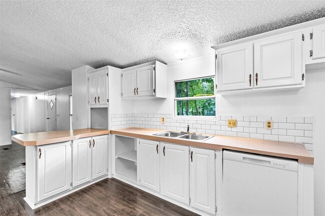 Building Photo - 19339 Forest Ln Cir