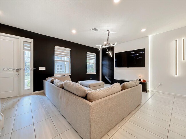 Building Photo - 5040 Eucalyptus Dr