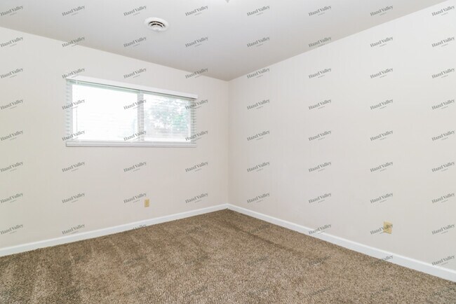 Building Photo - 1495 Flicker Dr