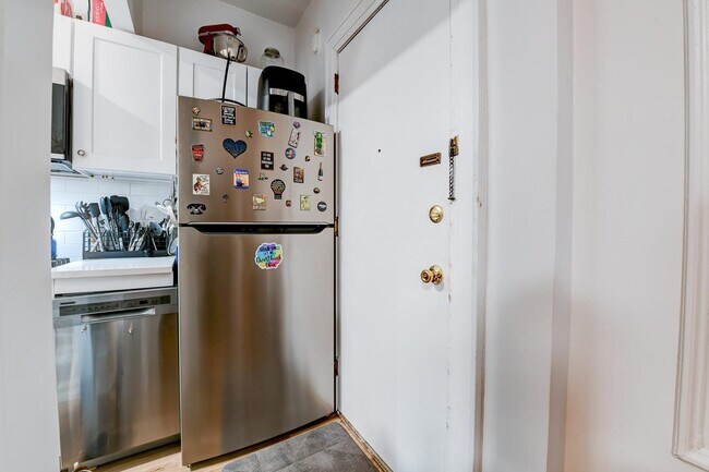 Building Photo - 901 Grand Ave