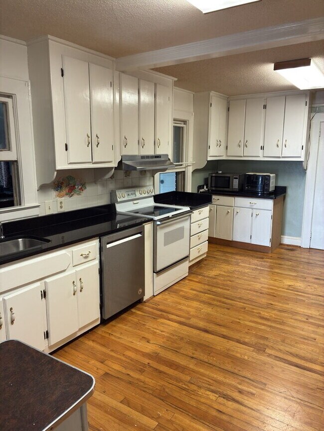 Building Photo - "Charming 3-Bedroom Retreat with 2 Full Baths in Peaceful Pelzer!"
