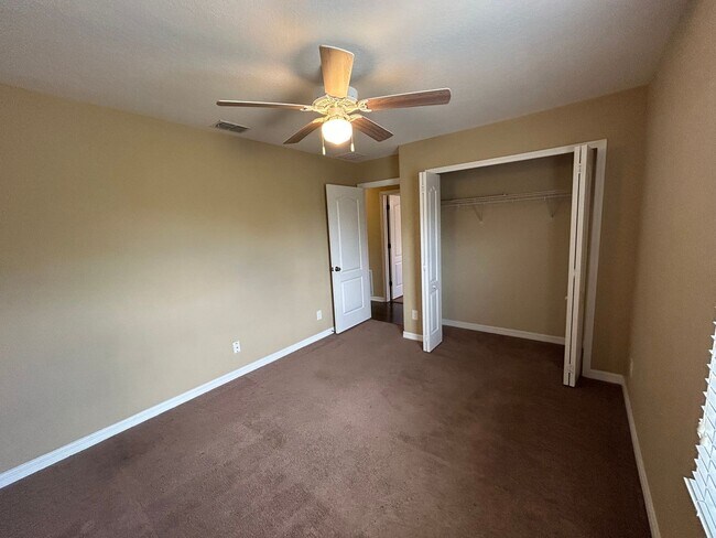 Building Photo - Available Mid May! Spacious 4/2 Single Fam...