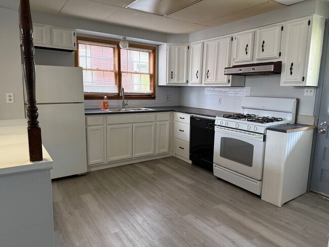 Building Photo - 113 Line Way