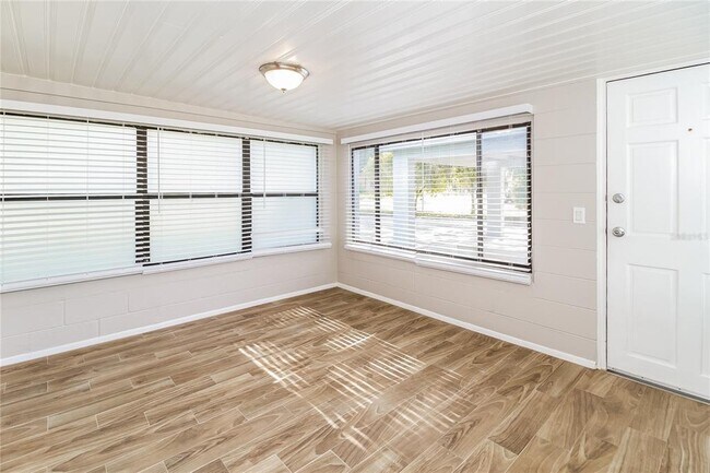 Building Photo - 243 Acorn Dr