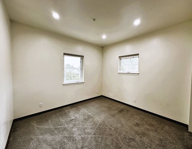 Building Photo - 350 Ridgway Ave., Santa Rosa, Ca. (3-Bedro...