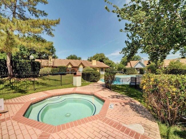 Building Photo - 1601 Faro Dr