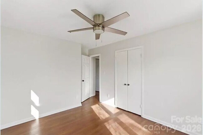 Building Photo - "Discover Comfort and Space in Charlotte: 4-Bed, 3-Bath Gem on Red Carriage Lane!"