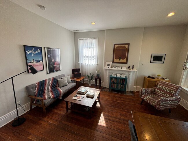 Building Photo - 1131