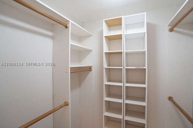 Building Photo - 555 NE 30th St