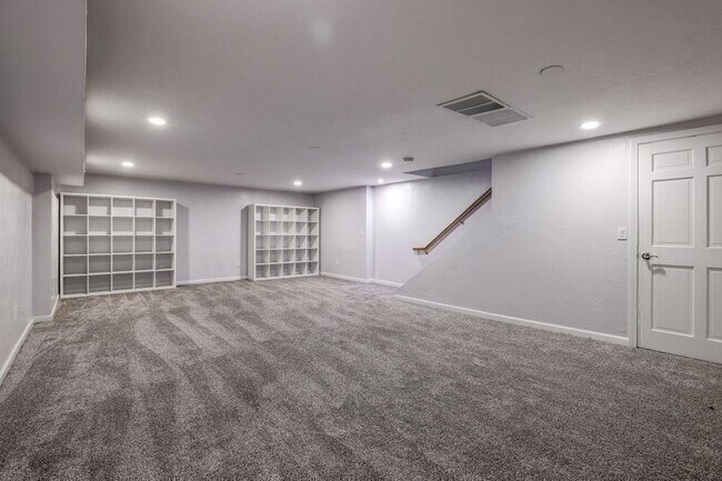 Building Photo - 78 Pointe Rok Dr