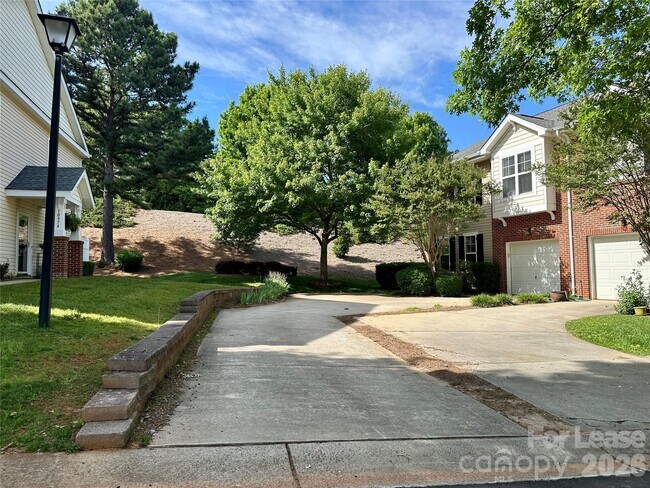 Building Photo - 10968 Princeton Village Dr
