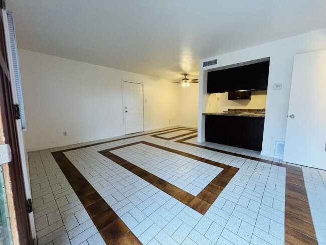 Building Photo - 5041 N 40th Ave