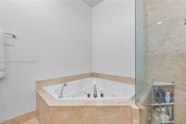 Building Photo - 3266 NE 15th St