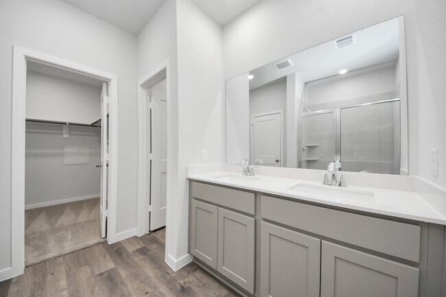 Building Photo - 135 Alset Dr