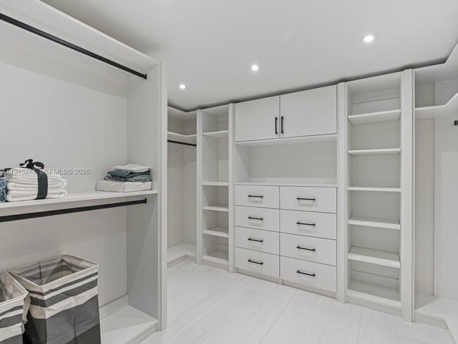 Building Photo - 511 SE 14th St