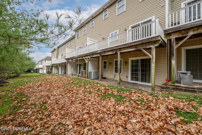 Building Photo - 25 White Oak Ln