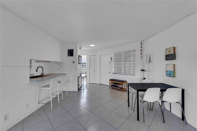 Building Photo - 333 SW 86th Ave