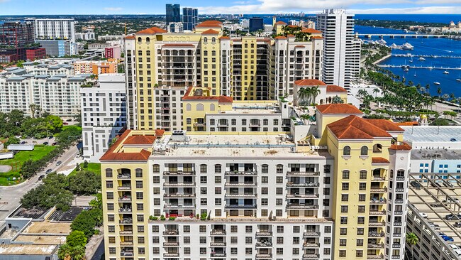 Building Photo - 801 S Olive Ave