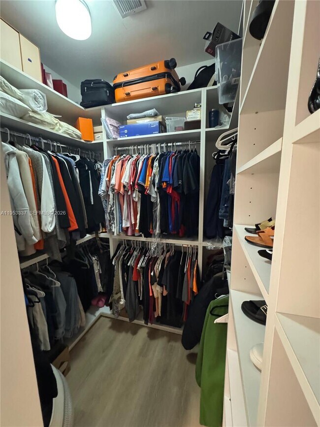 Building Photo - 3911 SW 56th Ct