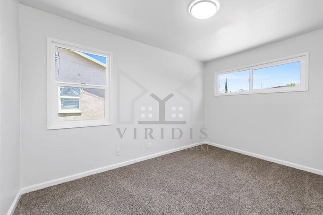 Building Photo - 905 Castro Ln